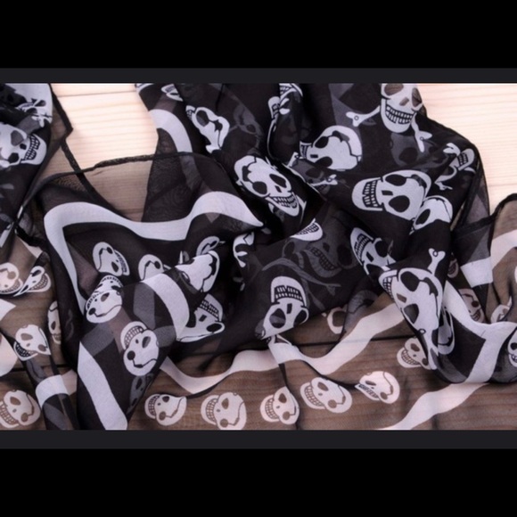 Accessories - *LAST ONE*Beautiful Skull Print Scarf